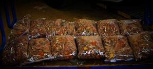 Na granicy w Medyce celnicy udaremnili przemyt bursztynu w luksusowym aucie