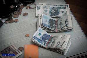 [VIDEO] Zlikwidowane laboratorium, zatrzymani 2 chemicy, przejęty towar wart ok. 15 mln zł