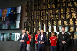 Polska i Słowenia gospodarzami tegorocznych mistrzostw świata w piłce siatkowej mężczyzn. Jesienią na polskich i holenderskich boiskach o tytuł mistrzyń świata będą walczyć reprezentacje kobiet. FIVB odebrała turniej Rosji