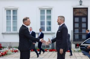 [VIDEO] O bezpieczeństwie, energetyce i inwestycjach prezydenci Polski i Słowacji w Warszawie