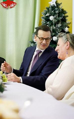 [VIDEO] Premier spotkał się przy wigilijnym stole z seniorami
