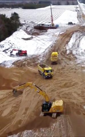 [VIDEO] Trwają prace związane z budową zapory na granicy polsko-białoruskiej  