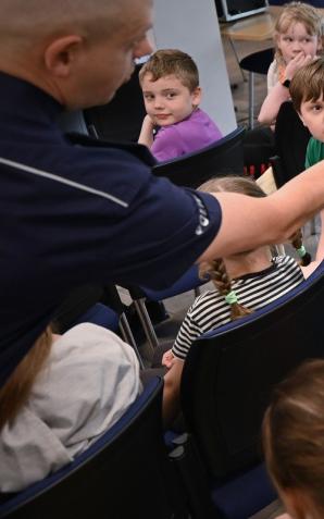 [VIDEO] JEDNOŚLADEM BEZPIECZNIE DO CELU - briefing prasowy i spotkanie z dziećmi i młodzieżą