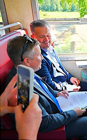 [VIDEO] Forum Ekonomiczne w Karpaczu: pierwszy, rozkładowy przejazd pasażerski składem z lokomotywą wodorową