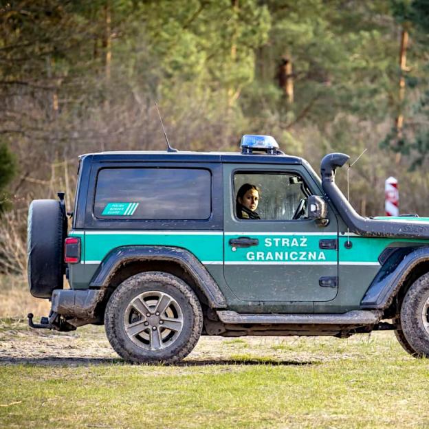 31 cudzoziemców próbowało nielegalnie przekroczyć polsko – białoruską granicę za minioną dobę. Ujawnieni cudzoziemcy pochodzili z Jemenu, Syrii, Azerbejdżanu, Turcji, Iraku, Mali