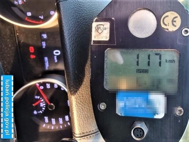 W obszarze zabudowanym pędził 117 km/h