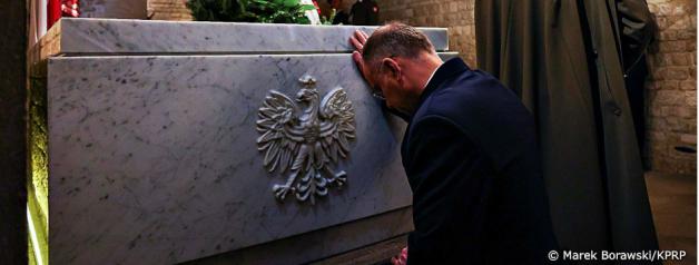 W środę przypadła 14. rocznica katastrofy smoleńskiej, w której zginęło 96 osób, w tym Prezydent RP Lech Kaczyński z Małżonką Marią. W Krakowie i Warszawie Prezydent Andrzej Duda oddał hołd ofiarom tragedii z 10 kwietnia 2010 roku