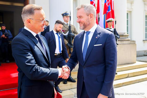 [VIDEO] O bezpieczeństwie, energetyce i inwestycjach prezydenci Polski i Słowacji w Warszawie